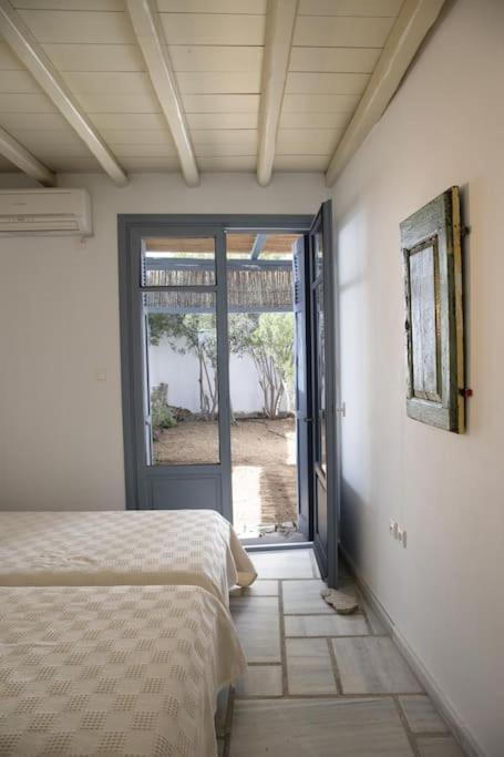 Beachfront 2Br Apartment - Free Parking Livadi  Extérieur photo